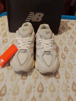 New Balance 9060 Gris y Blanco