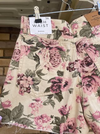 Shorts vaquero florales Stradivarius Talla S NUEVO