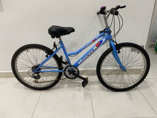 Bicicleta azul infantil