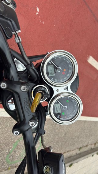Triumph Bonneville T120 Black 2024 / 4.000km
