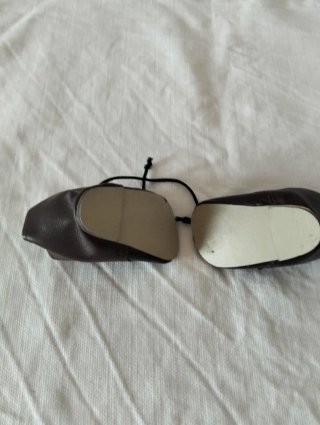 Coppia scarpine per bambole marroni