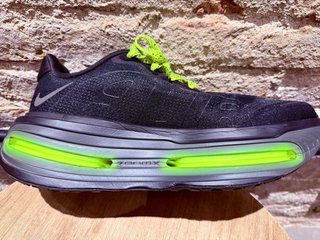 Nike Vomero Premium Negro/Volt T45