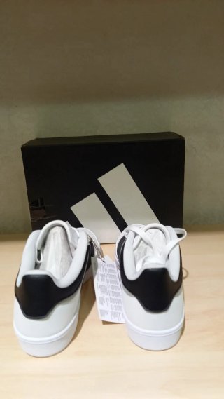 Scarpe Adidas Bianche e Nere Misura 39- 1/3