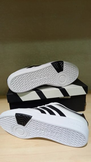 Scarpe Adidas Bianche e Nere Misura 39- 1/3