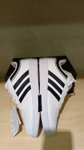 Scarpe Adidas Bianche e Nere Misura 39- 1/3