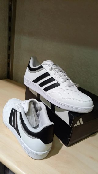 Scarpe Adidas Bianche e Nere Misura 39- 1/3