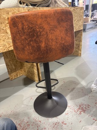 Sedia da bar arancione e nera