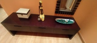 Mueble recibidor No incluye decoración
