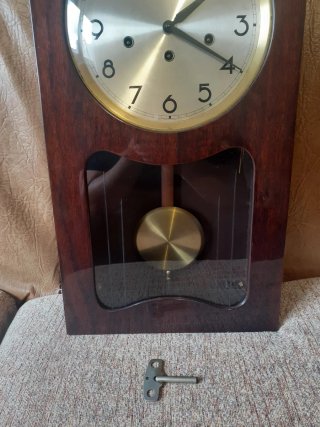 Reloj de pared antiguo SARS