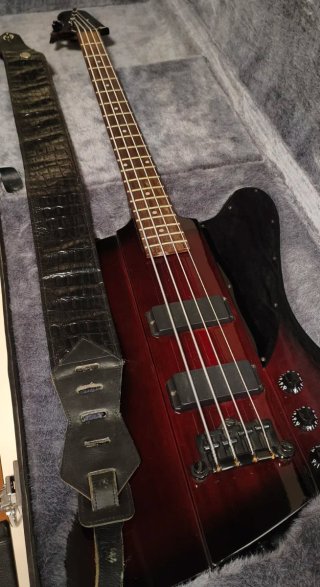 Bajo Epiphone Thunderbird IV