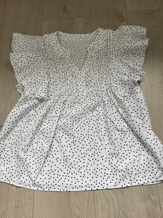 Blusa blanco con lunares negros