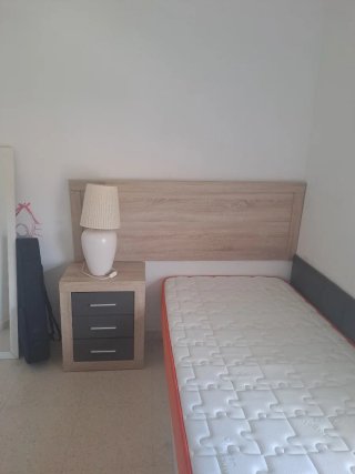 Cada una con su colchon 70E y cabecero y mesitas70
