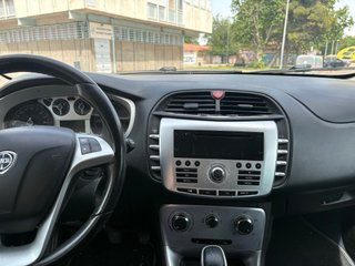 Lancia Delta 2012