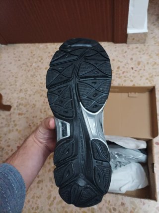 Asics Gel NYC grises y negras