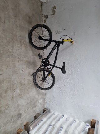Bici BMX Negra y amarilla