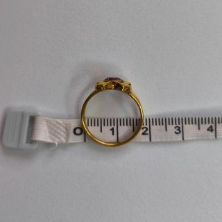Anillo con piedra rosa