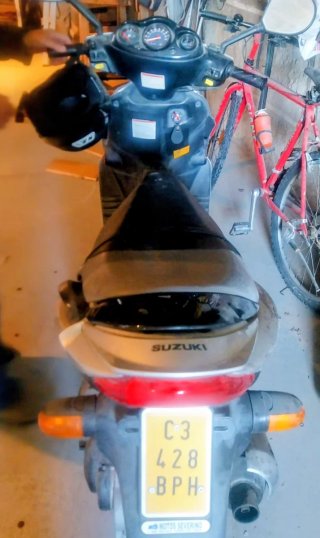 Suzuki AY50 4000km ITV y seguro, precio charlable