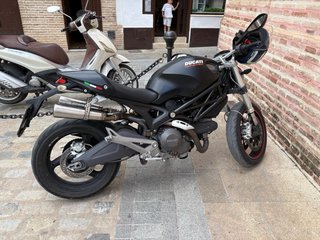 Ducati Monster 696 Negra