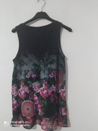 Camiseta Desigual floral negra talla S