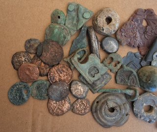 Raccolta di monete e pezzi antichi