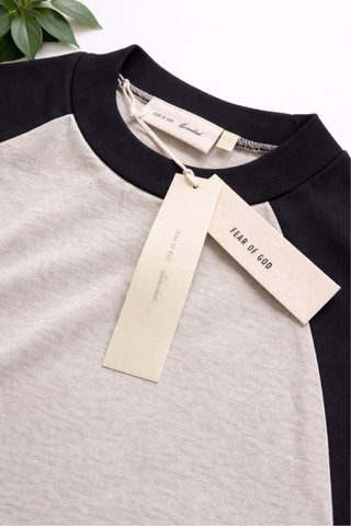 Camiseta Essentials Gris Bordada