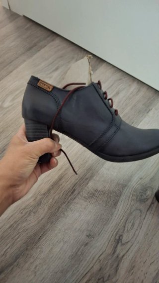 Botines Pikolinos azul oscuro con cordones