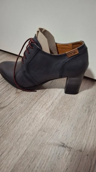 Botines Pikolinos azul oscuro con cordones