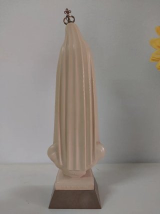 Virgen de Fátima con corona y rosario