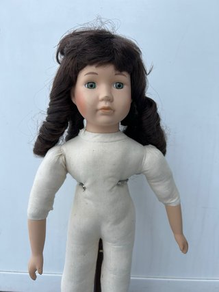 Muñeca de porcelana antigua floral