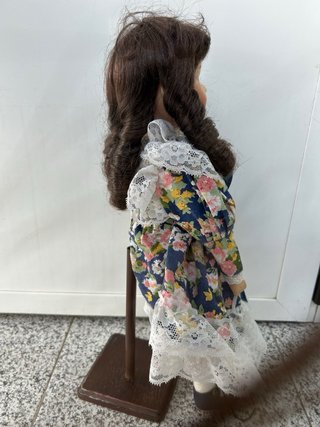 Muñeca de porcelana antigua floral