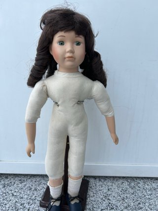 Muñeca de porcelana antigua floral