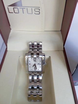 Reloj Lotus Acero Caja Rectangular