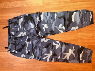 Pantalón Cargo Camuflaje Azul Bershka