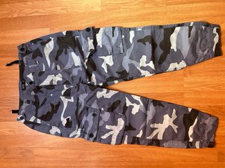 Pantalón Cargo Camuflaje Azul Bershka