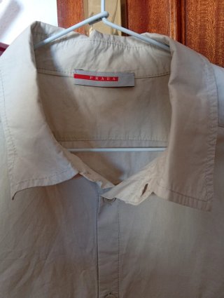 Camisa beige con estampado