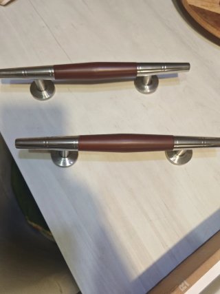 Tiradores de madera y metal