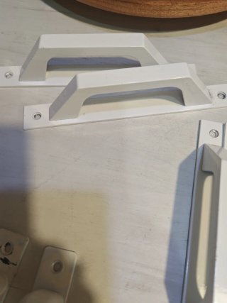 Tiradores de madera y metal