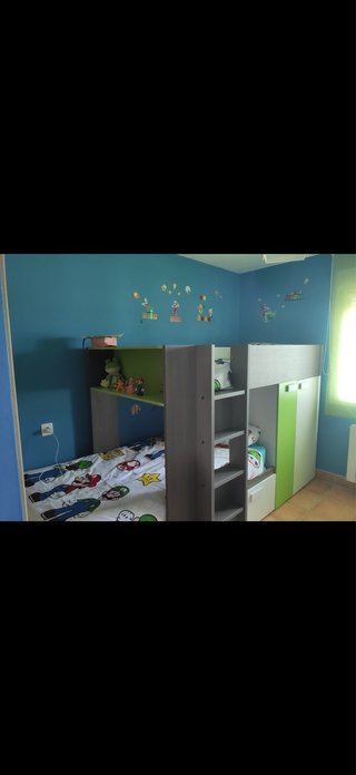 Cama tren infantil con armario y estanterías