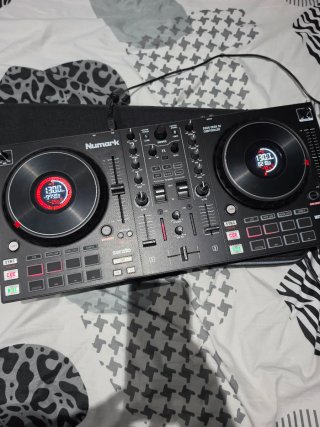 Numark Mixtrack Platinum FX Controlador DJ