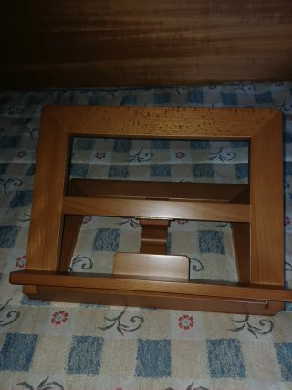 Atril de madera para lectura