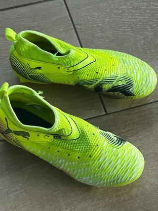 Botas de fútbol Puma niño talla 35. Como nuevas!
