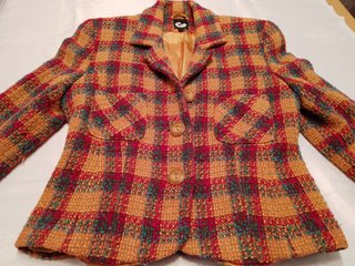 Chaqueta corta cuadros dorada y roja