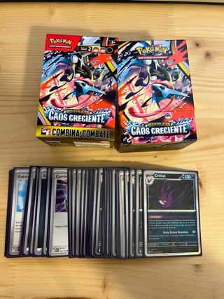 Mazo Pokémon Crobat presentación Caos Creciente.