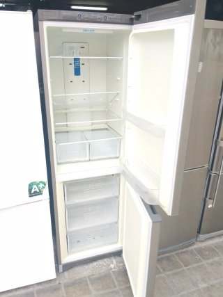Nevera Indesit plateada