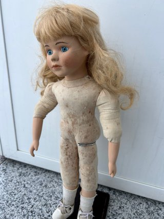 Muñeca de porcelana antigua