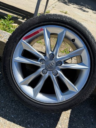 Llantas 17 Audi A3 8V Con los neumáticos en 80 %