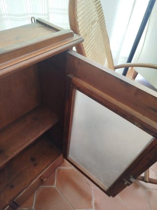 Armadio rustico su misura, ideale per bagno o cucina