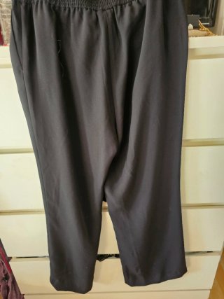 Pantalón negro con cinturón