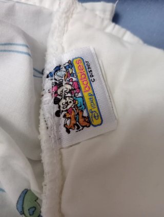 Edredón con chichonera para cuna Disney.