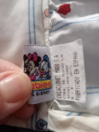 Edredón con chichonera para cuna Disney.